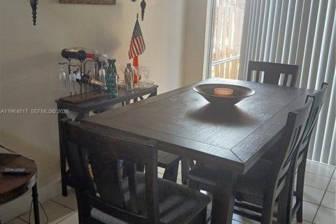 Casa en venta en Cutler Bay, Florida, 4 dormitorios, 182.74 m2 № 2029917 - foto 5