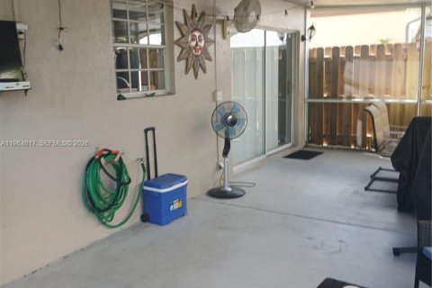 Casa en venta en Cutler Bay, Florida, 4 dormitorios, 182.74 m2 № 2029917 - foto 3