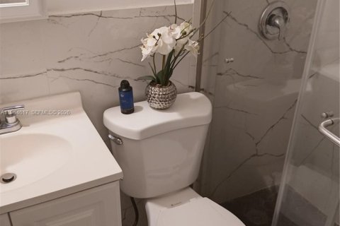 Casa en venta en Cutler Bay, Florida, 4 dormitorios, 182.74 m2 № 2029917 - foto 10