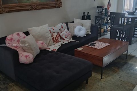 Casa en venta en Cutler Bay, Florida, 4 dormitorios, 182.74 m2 № 2029917 - foto 4