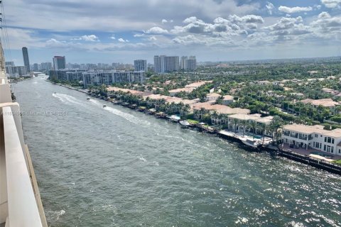 Купить кондоминиум в Холливуд, Флорида 2 спальни, 113.43м2, № 1959477 - фото 3