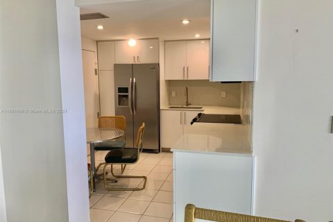 Купить кондоминиум в Холливуд, Флорида 2 спальни, 113.43м2, № 1959477 - фото 12