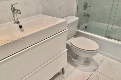 Купить кондоминиум в Холливуд, Флорида 2 спальни, 113.43м2, № 1959477 - фото 30