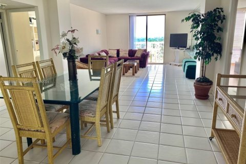 Купить кондоминиум в Холливуд, Флорида 2 спальни, 113.43м2, № 1959477 - фото 16