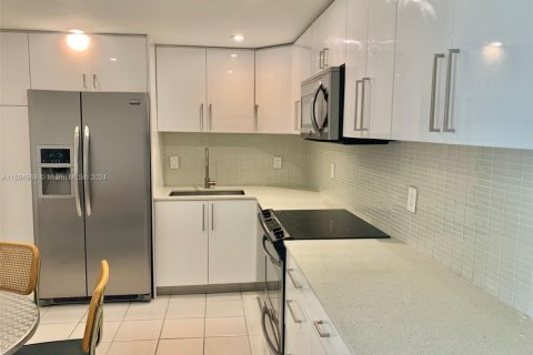 Купить кондоминиум в Холливуд, Флорида 2 спальни, 113.43м2, № 1959477 - фото 7