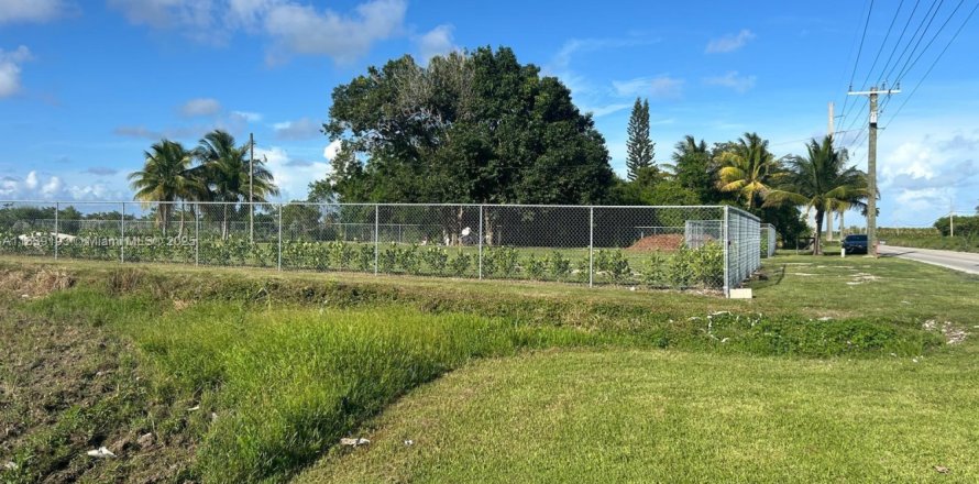 Land in Homestead, Florida № 1827610