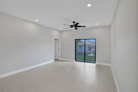 House in Dania Beach, Florida 4 bedrooms № 1891846 - photo 11