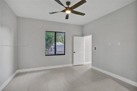 House in Dania Beach, Florida 4 bedrooms № 1891846 - photo 7