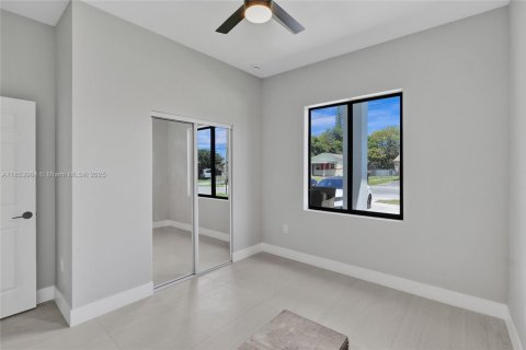 House in Dania Beach, Florida 4 bedrooms № 1891846 - photo 19