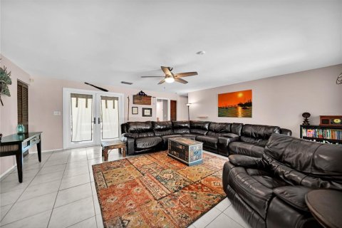 House in Port Charlotte, Florida 4 bedrooms, 199.18 sq.m. № 1421951 - photo 6