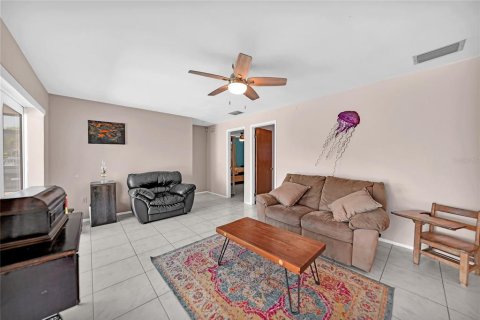House in Port Charlotte, Florida 4 bedrooms, 199.18 sq.m. № 1421951 - photo 16