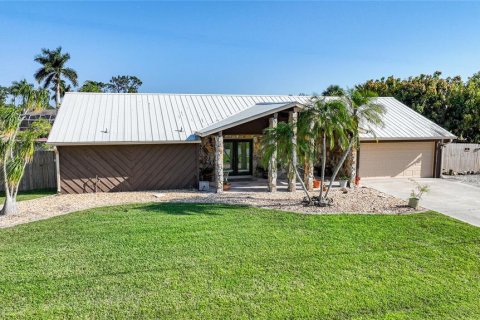 House in Port Charlotte, Florida 4 bedrooms, 199.18 sq.m. № 1421951 - photo 1
