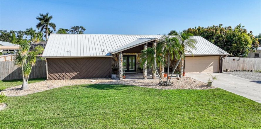 House in Port Charlotte, Florida 4 bedrooms, 199.18 sq.m. № 1421951