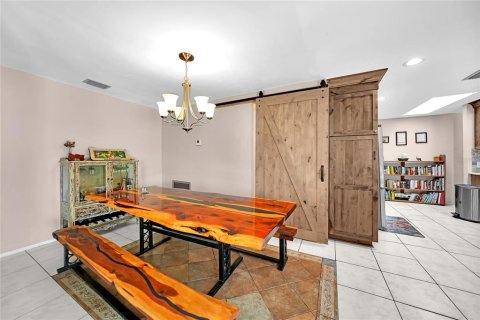 House in Port Charlotte, Florida 4 bedrooms, 199.18 sq.m. № 1421951 - photo 18