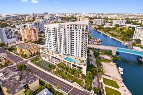 Condo in Miami, Florida, 2 bedrooms № 2242988