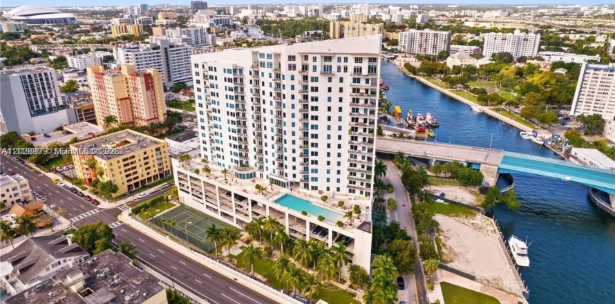 Condo in Miami, Florida, 2 bedrooms  № 2242988