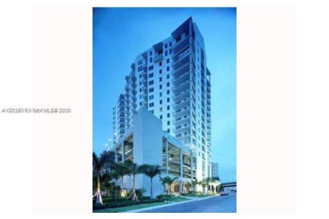 Condo in Miami, Florida, 2 bedrooms  № 2242988 - photo 2
