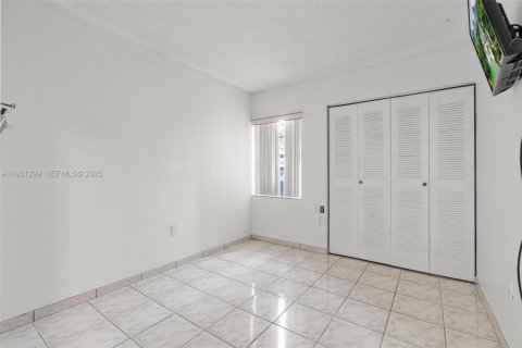 Снять в аренду таунхаус в Майами, Флорида 3 спальни, 100.43м2, № 1989856 - фото 15