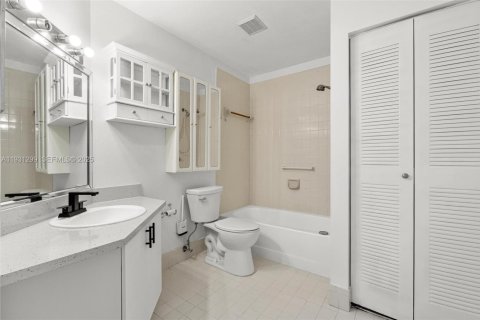 Снять в аренду таунхаус в Майами, Флорида 3 спальни, 100.43м2, № 1989856 - фото 13