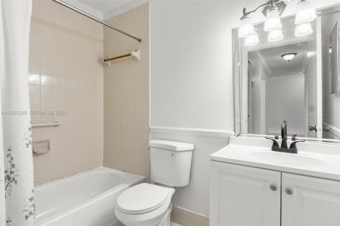 Снять в аренду таунхаус в Майами, Флорида 3 спальни, 100.43м2, № 1989856 - фото 16