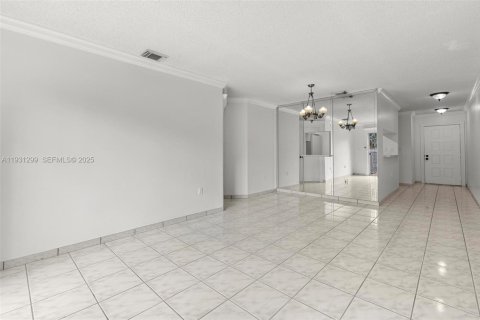 Снять в аренду таунхаус в Майами, Флорида 3 спальни, 100.43м2, № 1989856 - фото 6