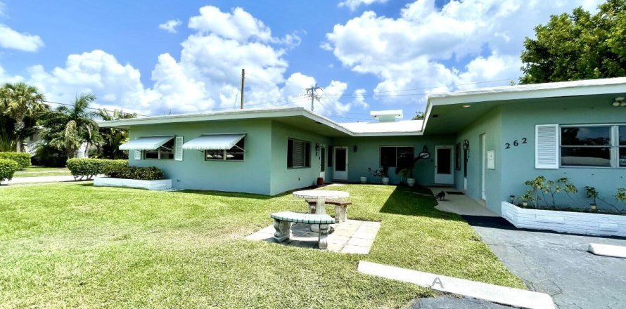 Commercial property in Deerfield Beach, Florida 231.05 sq.m. № 862667