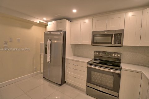 Снять в аренду кондоминиум в Уэстон, Флорида 2 спальни, 114.73м2, № 2042884 - фото 10