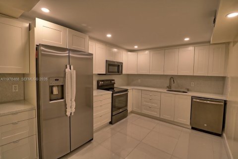 Снять в аренду кондоминиум в Уэстон, Флорида 2 спальни, 114.73м2, № 2042884 - фото 9