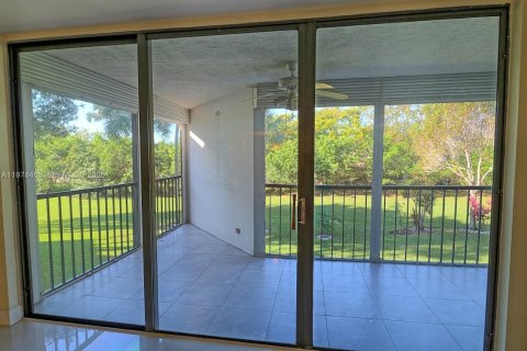 Снять в аренду кондоминиум в Уэстон, Флорида 2 спальни, 114.73м2, № 2042884 - фото 7