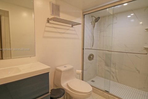 Снять в аренду кондоминиум в Уэстон, Флорида 2 спальни, 114.73м2, № 2042884 - фото 11