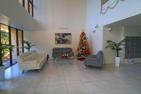 Снять в аренду кондоминиум в Уэстон, Флорида 2 спальни, 114.73м2, № 2042884 - фото 19