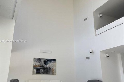 Снять в аренду кондоминиум в Уэстон, Флорида 2 спальни, 114.73м2, № 2042884 - фото 3