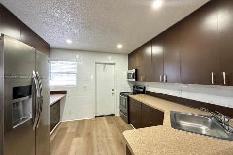 Appartement à louer à Hallandale Beach, Floride: 2 chambres № 2385082 - photo 6