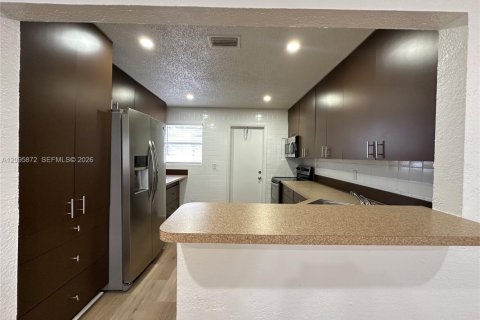 Appartement à louer à Hallandale Beach, Floride: 2 chambres № 2385082 - photo 2
