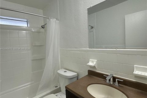 Appartement à louer à Hallandale Beach, Floride: 2 chambres № 2385082 - photo 12