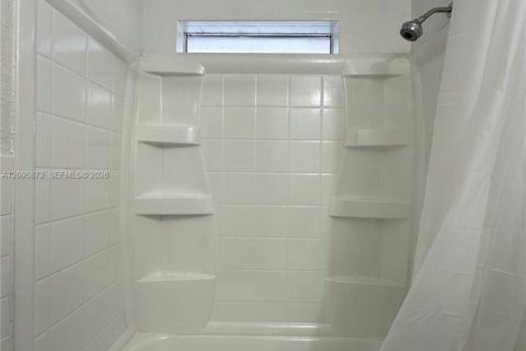 Appartement à louer à Hallandale Beach, Floride: 2 chambres № 2385082 - photo 11