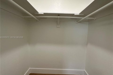 Appartement à louer à Hallandale Beach, Floride: 2 chambres № 2385082 - photo 21