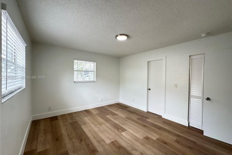 Appartement à louer à Hallandale Beach, Floride: 2 chambres № 2385082 - photo 19