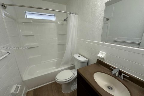 Appartement à louer à Hallandale Beach, Floride: 2 chambres № 2385082 - photo 13