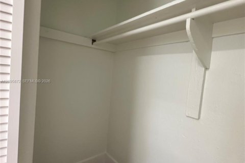 Appartement à louer à Hallandale Beach, Floride: 2 chambres № 2385082 - photo 16