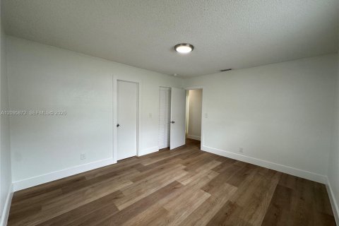 Appartement à louer à Hallandale Beach, Floride: 2 chambres № 2385082 - photo 24