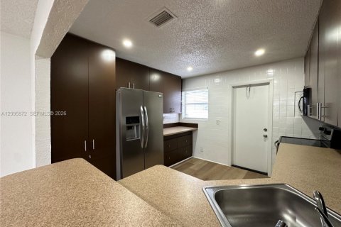 Appartement à louer à Hallandale Beach, Floride: 2 chambres № 2385082 - photo 3