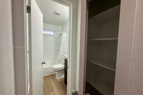 Appartement à louer à Hallandale Beach, Floride: 2 chambres № 2385082 - photo 10