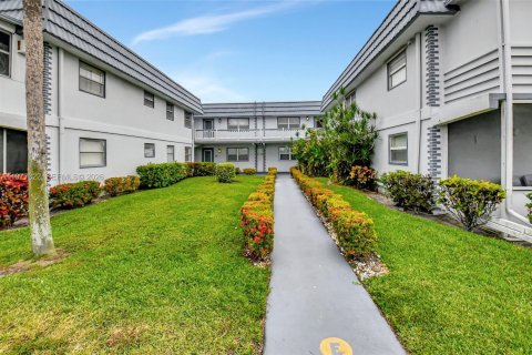 Condo in Delray Beach, Florida, 2 bedrooms  № 2041675 - photo 26