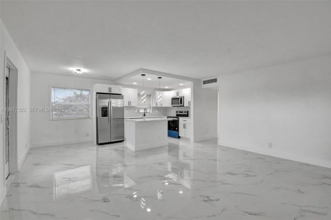 Condo in Delray Beach, Florida, 2 bedrooms  № 2041675 - photo 4