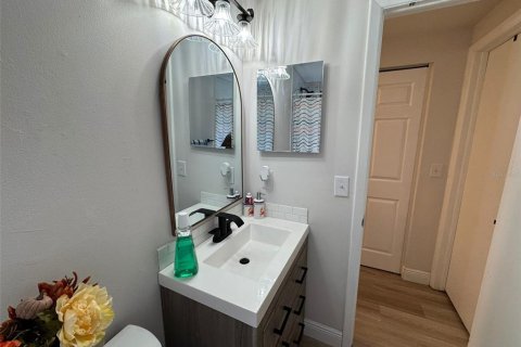 House in Tampa, Florida 3 bedrooms, 110.18 sq.m. № 1901845 - photo 13