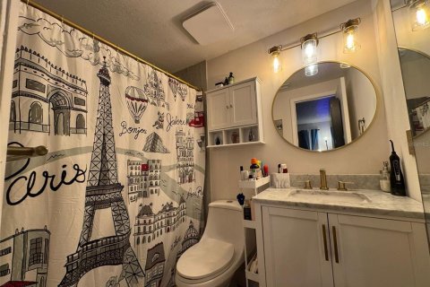 House in Tampa, Florida 3 bedrooms, 110.18 sq.m. № 1901845 - photo 8
