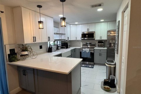 House in Tampa, Florida 3 bedrooms, 110.18 sq.m. № 1901845 - photo 17