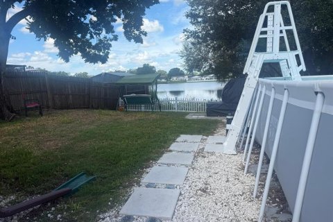 House in Tampa, Florida 3 bedrooms, 110.18 sq.m. № 1901845 - photo 28