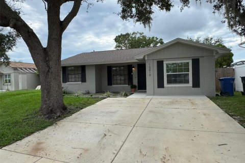 House in Tampa, Florida 3 bedrooms, 110.18 sq.m. № 1901845 - photo 2